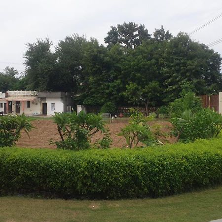Maharaja Farms Hotel Gurgaon Exterior foto